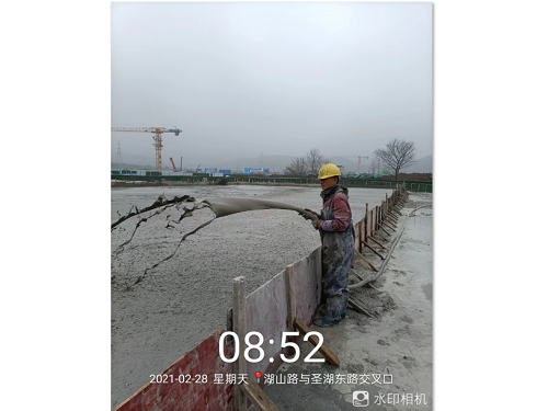 湖山路与圣湖东路交叉口